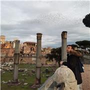 Tutor linguistico laureato in lingua coreana offre lezioni a universitari e non